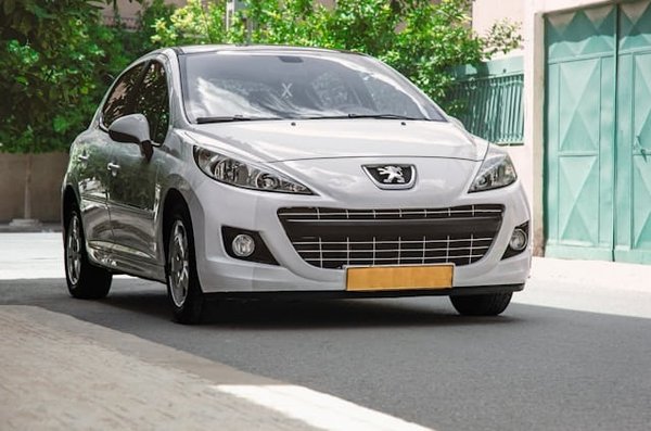 What Are the Key Steps to Paint Correcting a Peugeot 207 to Remove Swirl Marks?